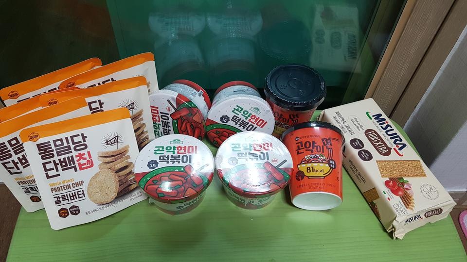 떡볶이랑 과자먹어봤는데 맛있어요!!