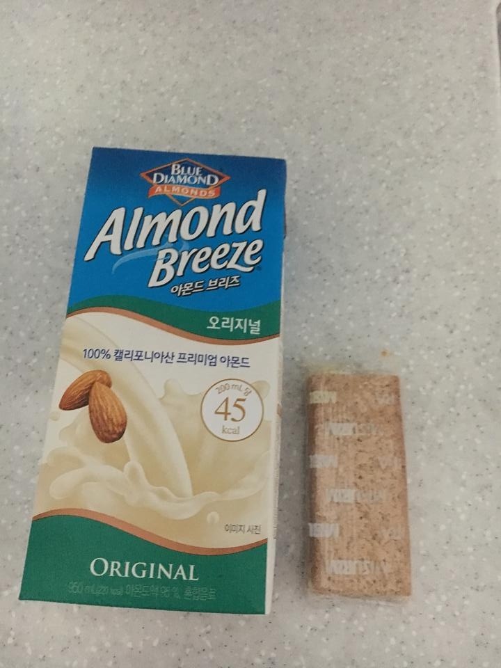 벌크버젼이 있어서 좋구요
가격도 편의점보다 저렴하구요
하루만에 바로 온것도 너무좋아요