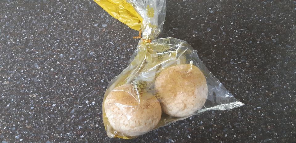 미니버거처럼 해서 치즈랑 햄,계란소 넣어주니 애들이 잘먹네요.