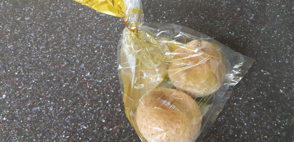 의외로 거친빵속에 단팥이 잘어울려요