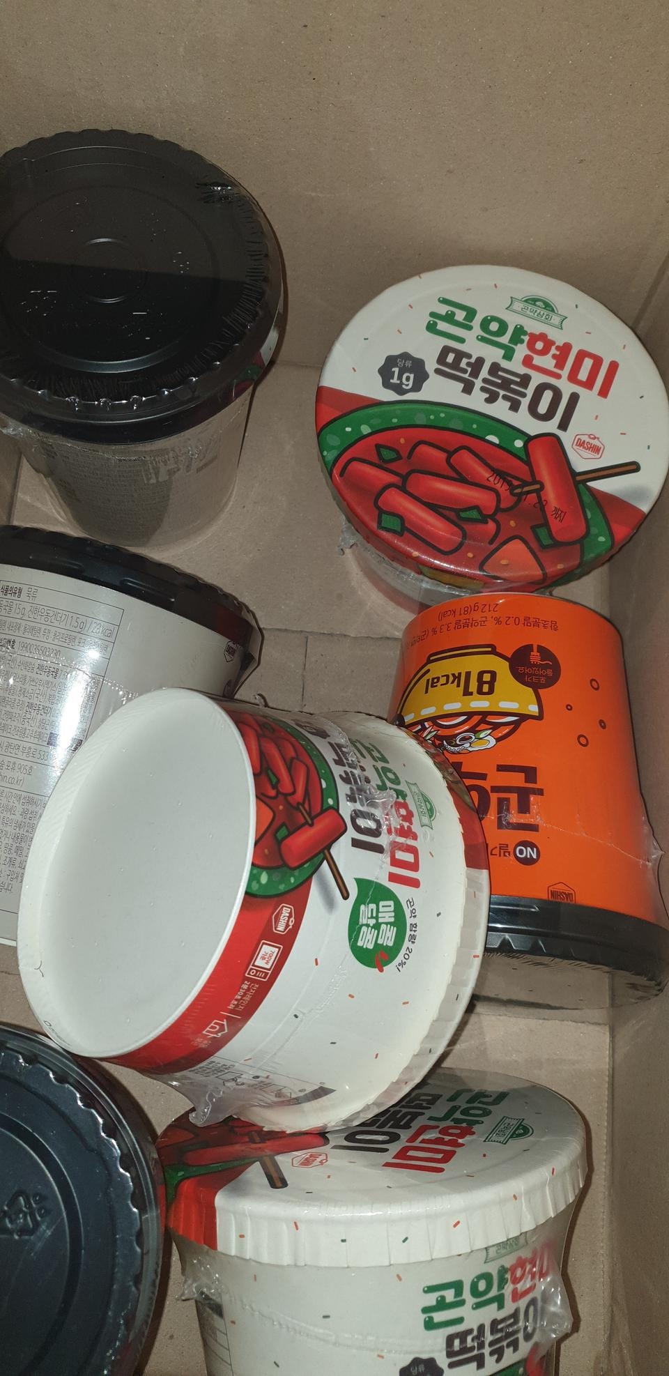 생각보다  너무 맛있어요. 면을 삶지 안고 바로 먹을수 있어서 정말 좋고 맛도있어요.  이거 남은거 먹고나...