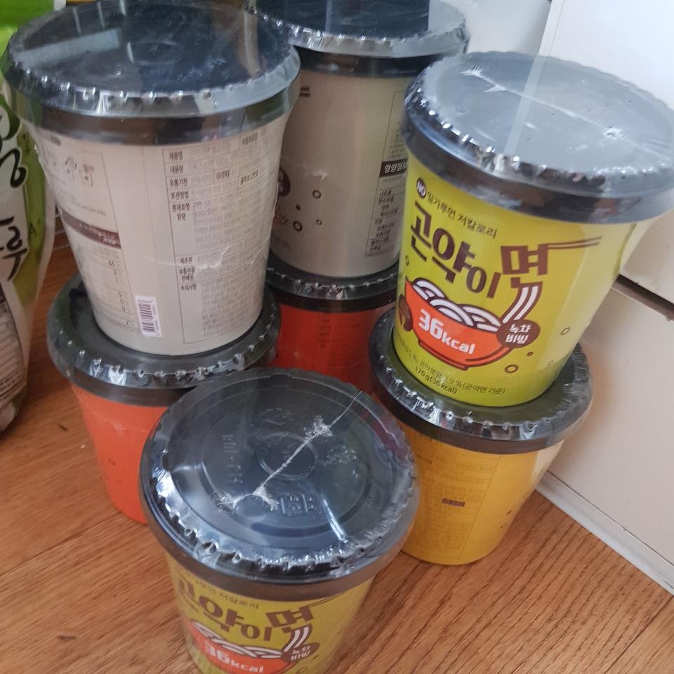 직장에서 씩어먹기는 불편하긴한데
렌지안돌리고도 맛은 좋네요.
의외엿어요.
저녁식사대용으로 좋을것같아...