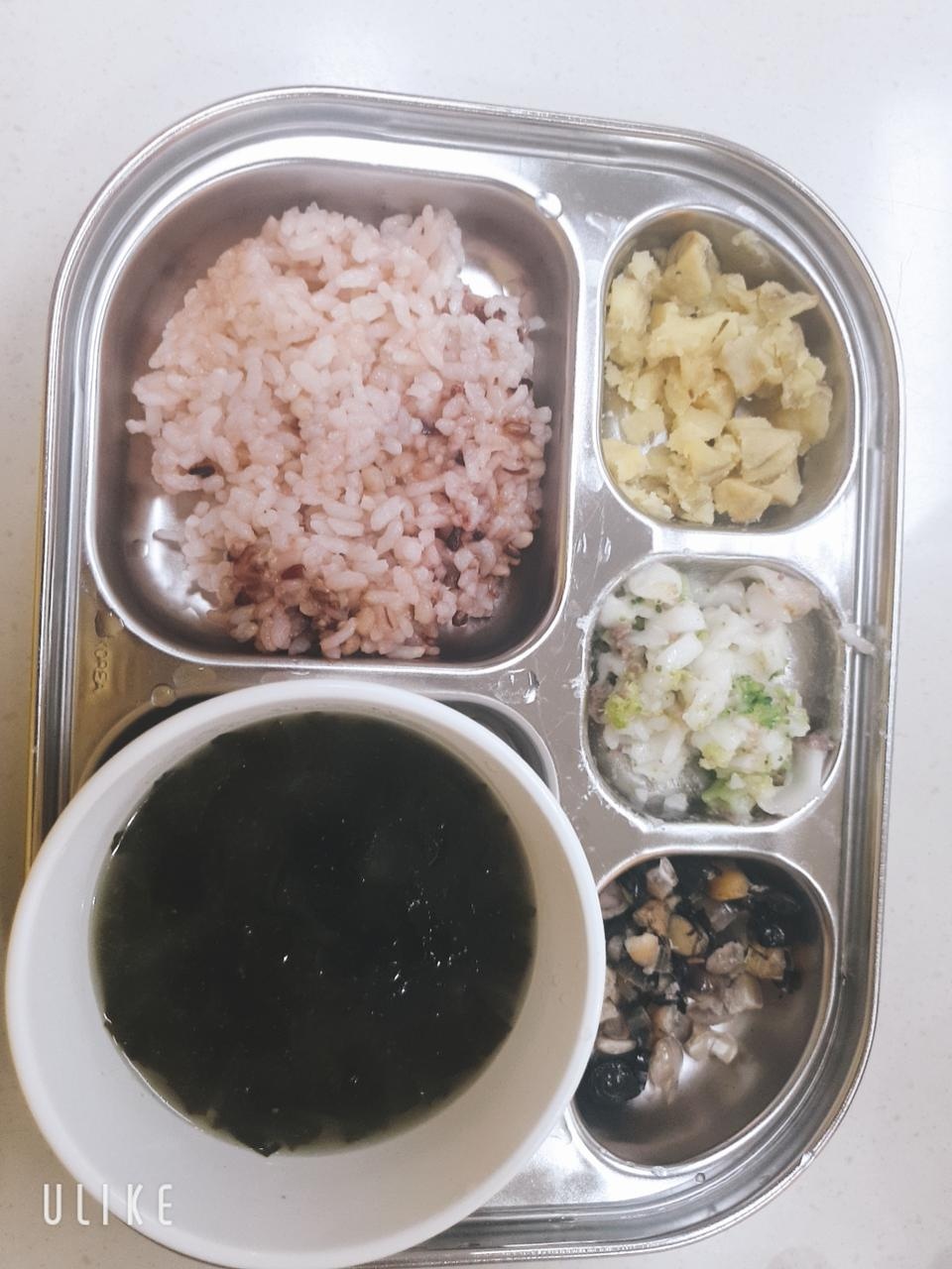 개구리알 잘 먹고있습니다 배부르진 않지만 바질맛이 좋아서 오듯오득 씹어먹게되네요