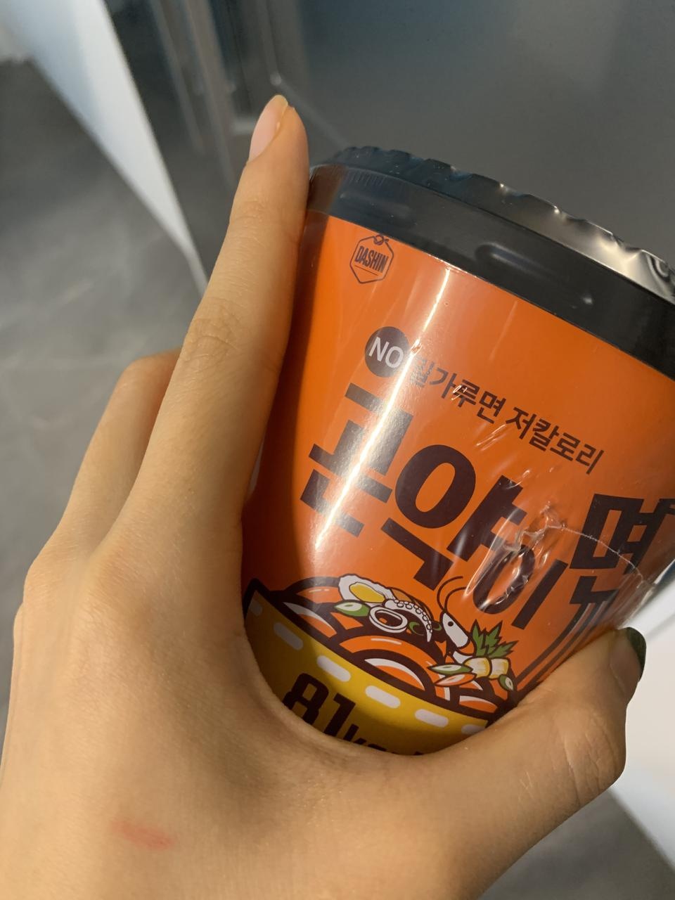 이거 시리즈중에 해물볶음이랑 짜장이 제일 맛잇어요