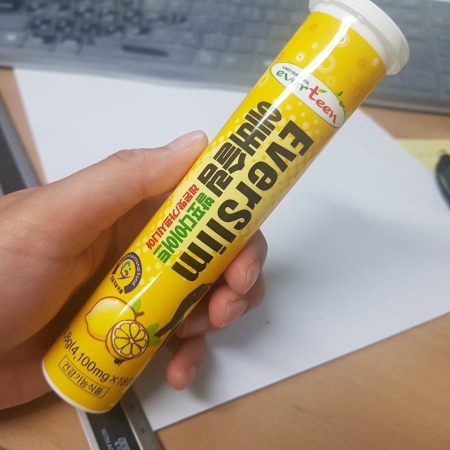 휴대하기 편해요
맛은 300ml물에타서 먹으니 이온음료맛 나네용