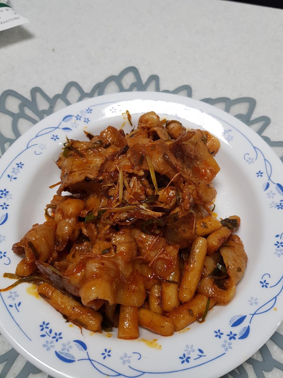 대패삼겹에 볶아 찹찹 맛나요