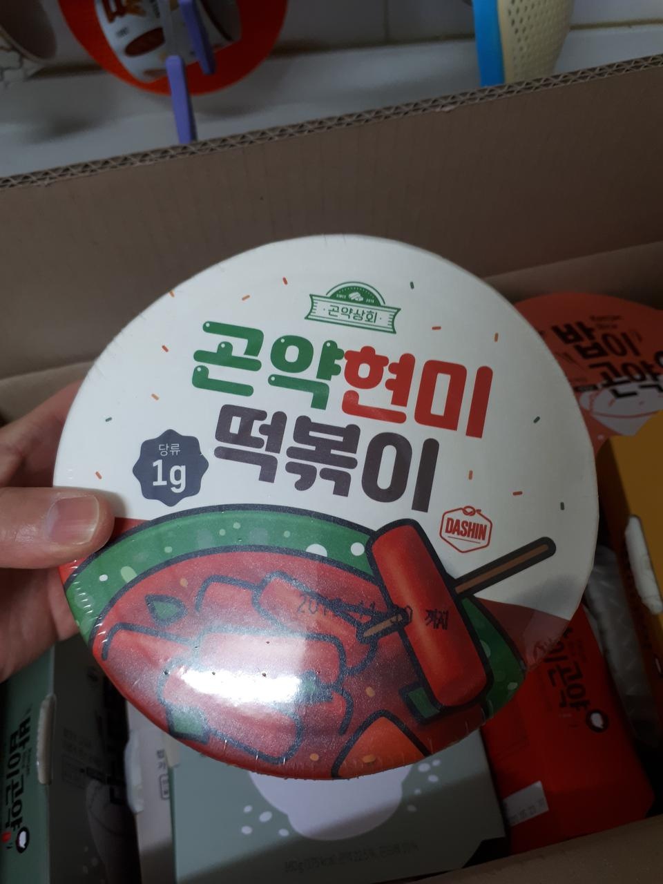 유투버리뷰보고 지릅니다ㅋㅋㅋ떡볶이충인데 곤약식감때문에 아쉬워서 못시키다가 쫀득하다길래 믿고시켰어...