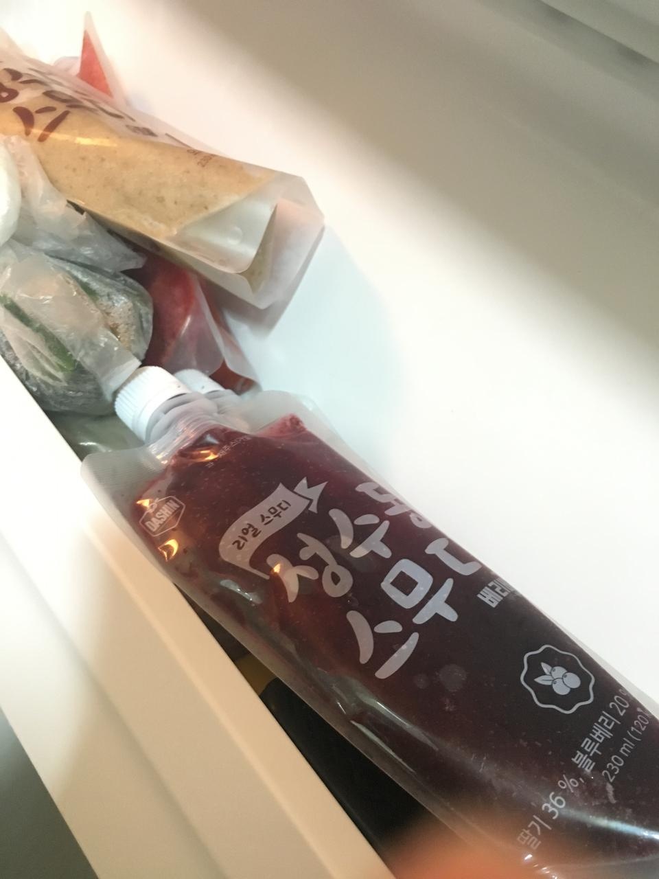 생각보다 ㅇ양이 많아서 저는 두번 나눠먹어요. 저희 엄마가 진짜 생식만 하시는데 이건 맛있고 진하다고 잘...