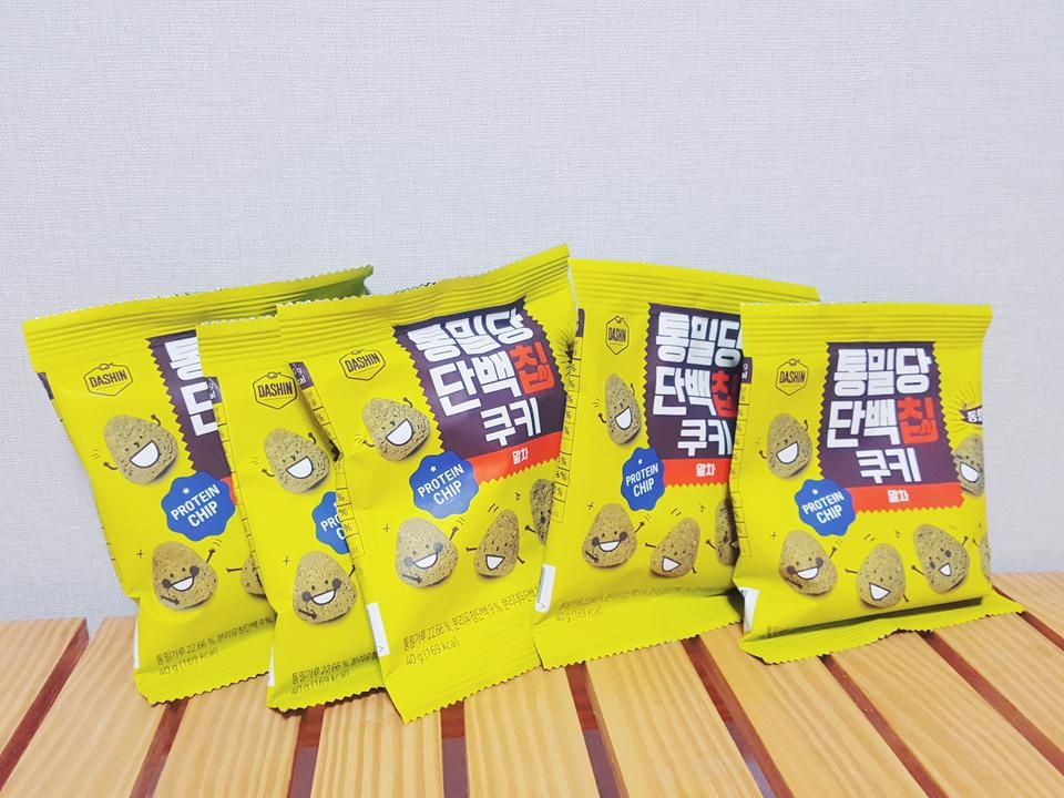 말차맛 맛있어요ㅎㅎ 텁텁한 맛이 있긴 한데 우유랑 먹으면 괜찮을듯:)