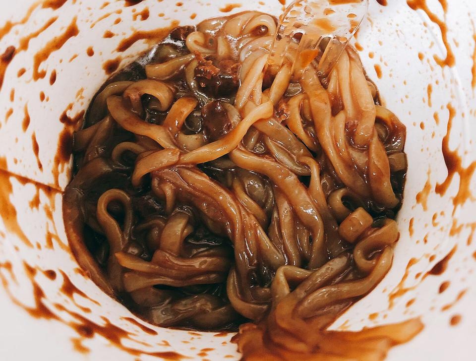 곤약이면 시리즈 다 먹어보고 짜장이
제일 맛있어서 짜장만 구매했어요!
정녕 이칼로리에 이맛이라니 감동입...