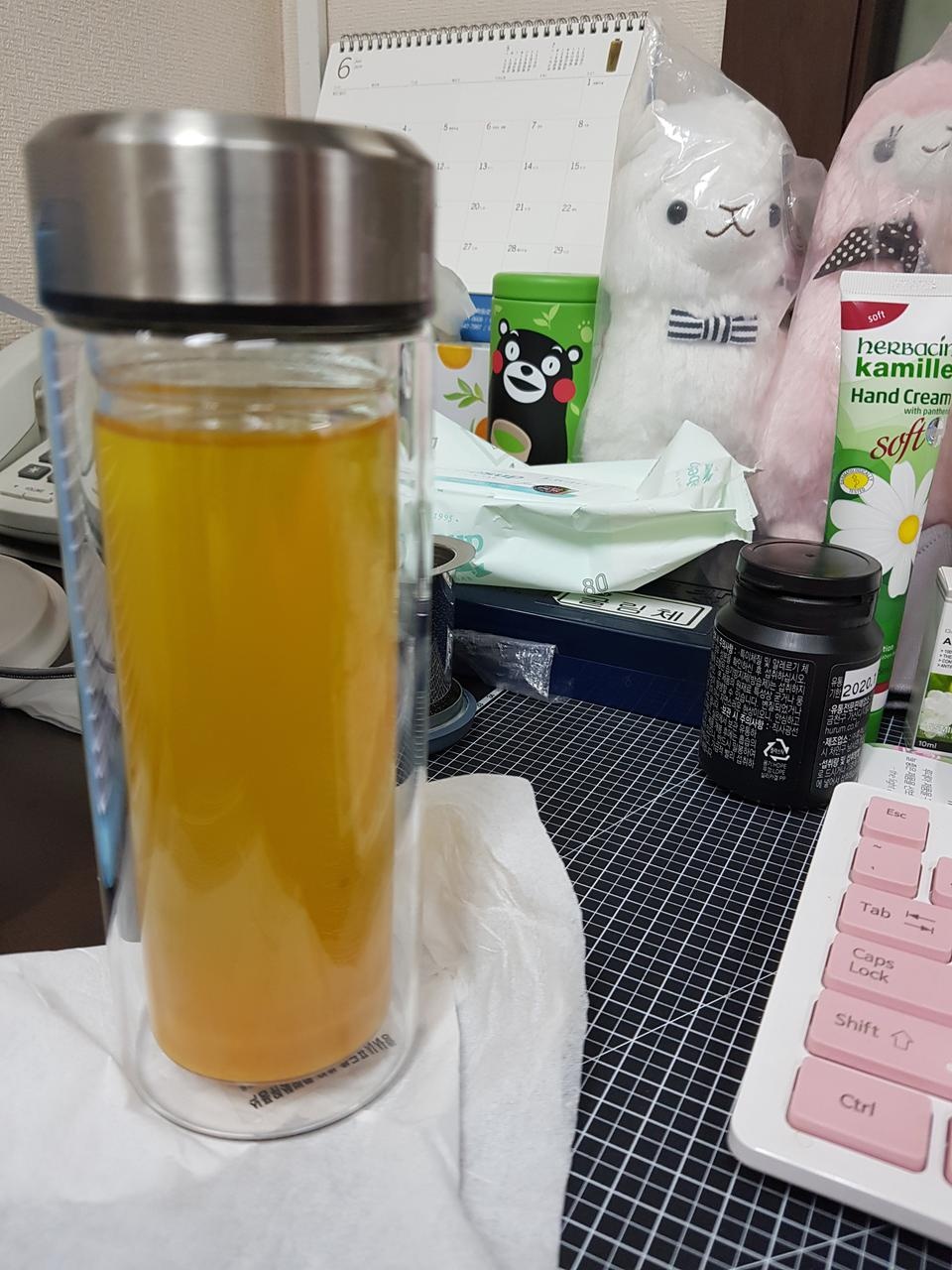 친구들도 주려고 나름 넉넉하게 주문했어요
배송도 빨랐고 요즘 얼굴 붓기가 유독 심해져서 홀린듯 충동적으...