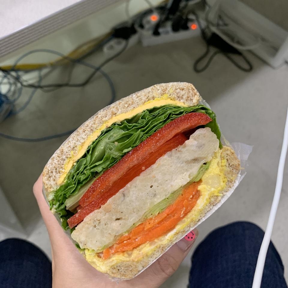 샌드위치 사이에 넣었는데 푸짐하고 버섯도 씹히고 좋아요