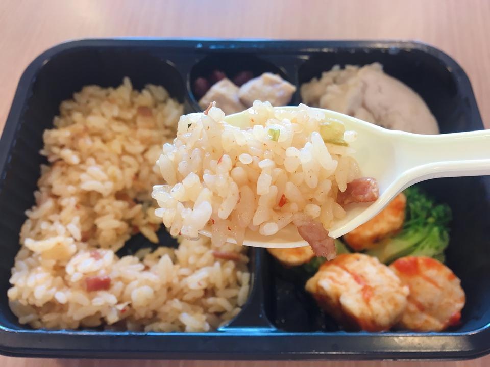 맛있어요! 저는 회사 근처에 식당이 별로 없고 너무 비싸서~ 다이어트 대용까진 아니고 점심으로 먹으려고 ...