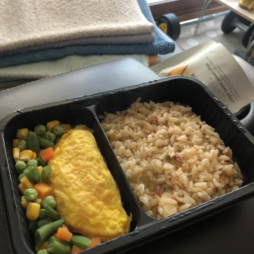 생각보다 맛이있어서 놀랐어요!
양이 조금 적긴하지만 살빼려면 조금먹어야겠쥬..만족입니당!