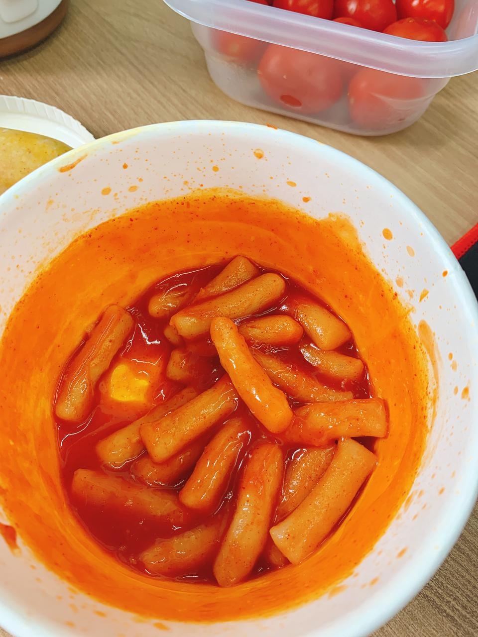 매콤한 떡볶이가 땡길땐 강추!!!
정말 왠만한 맛있는 떡볶이 맛이에요
떡같은 질감도 좋고 !!!!
