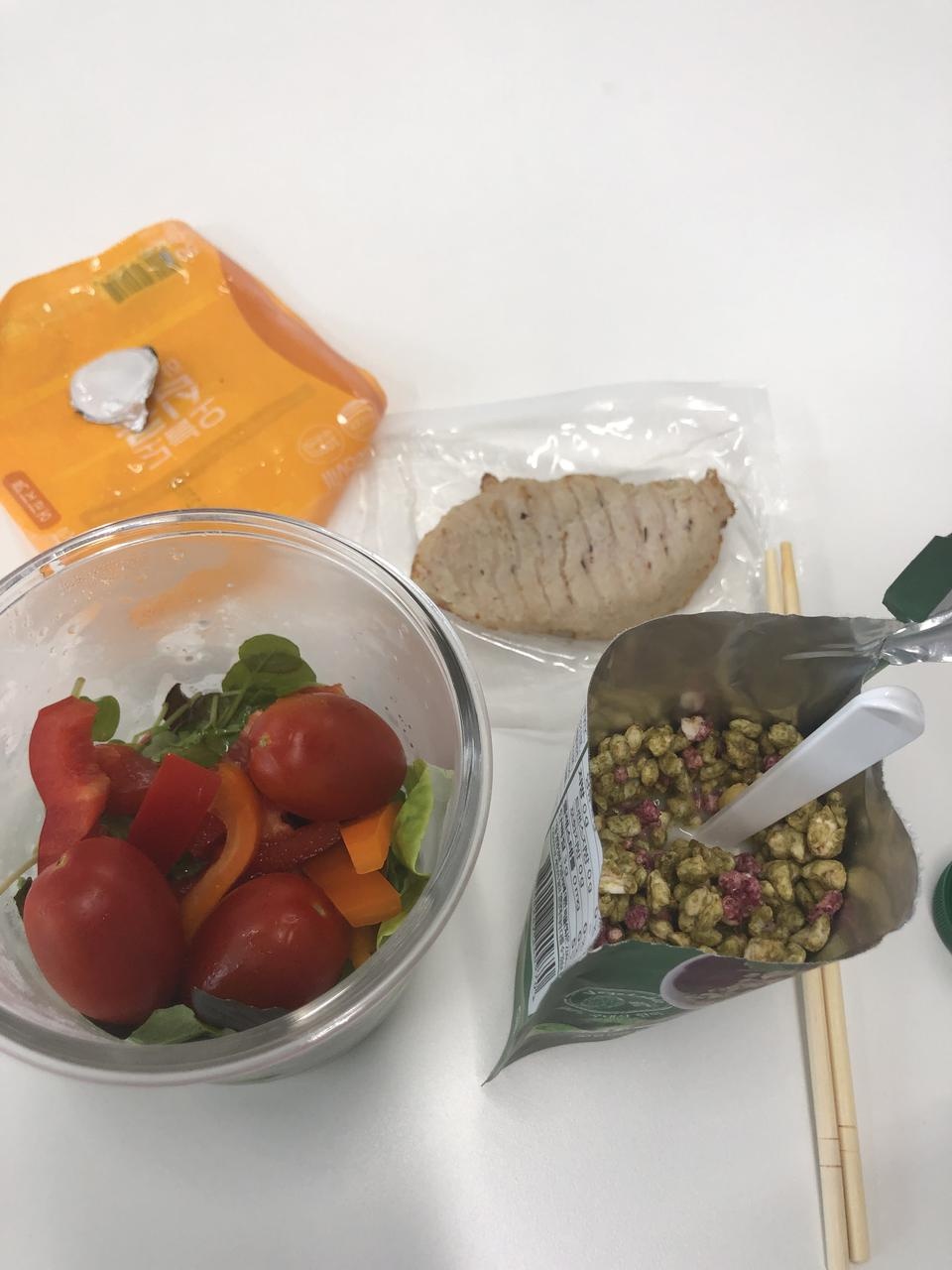 맛있어요 ㅠ닭가슴살아니고 다른거같음
전 오리지날이 젤좋아염ㅋㅋ