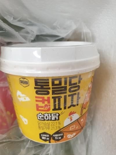 생각보다 크기는 좀 작은데 정말 식감이 정말 좋고 맛있어요. 전자렌지에 막 돌려서 바로 사진 찍은 비주얼...