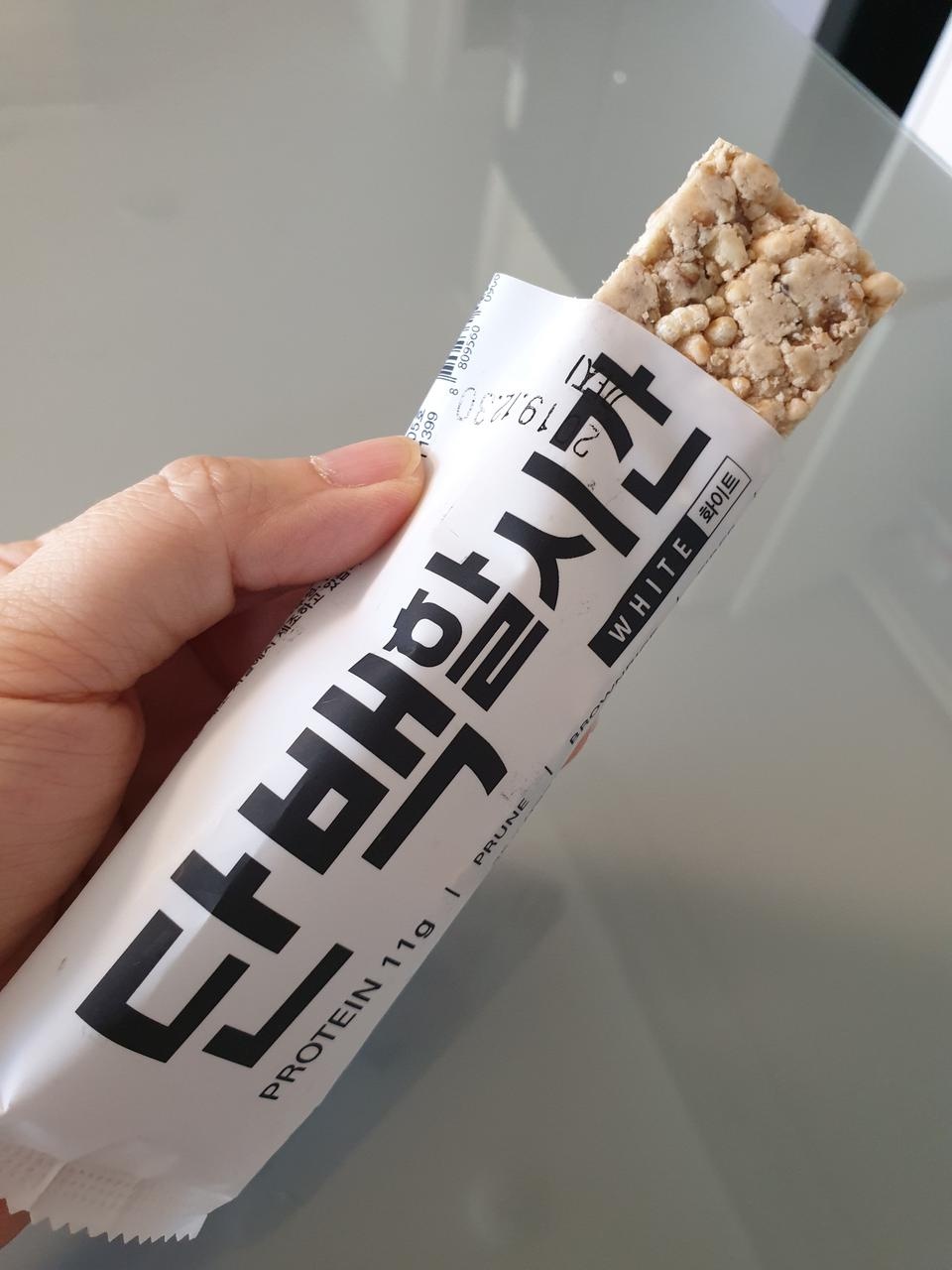 인절미 콩고물 맛나용^^ 인절미는 찹쌀이라 생목올라서 잘 안먹는데 이건 단백질도 챙기고 고소해서 먹기좋...