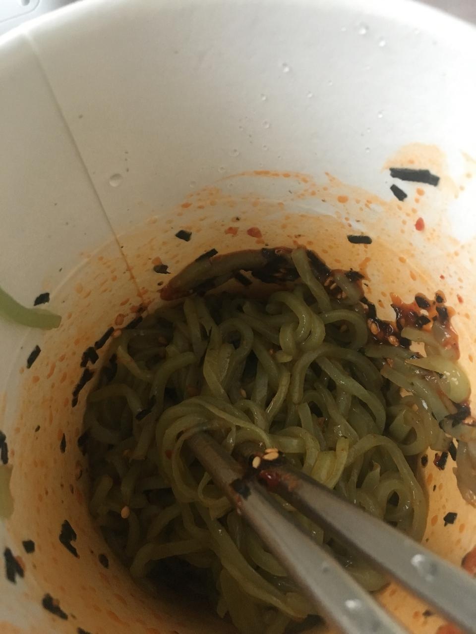 진짜 양념이 실성하였음...
곤약면이라는 최대의 단점을 완전히 커버하심.
양은 진짜 세젓가락이면 킬.
면이...