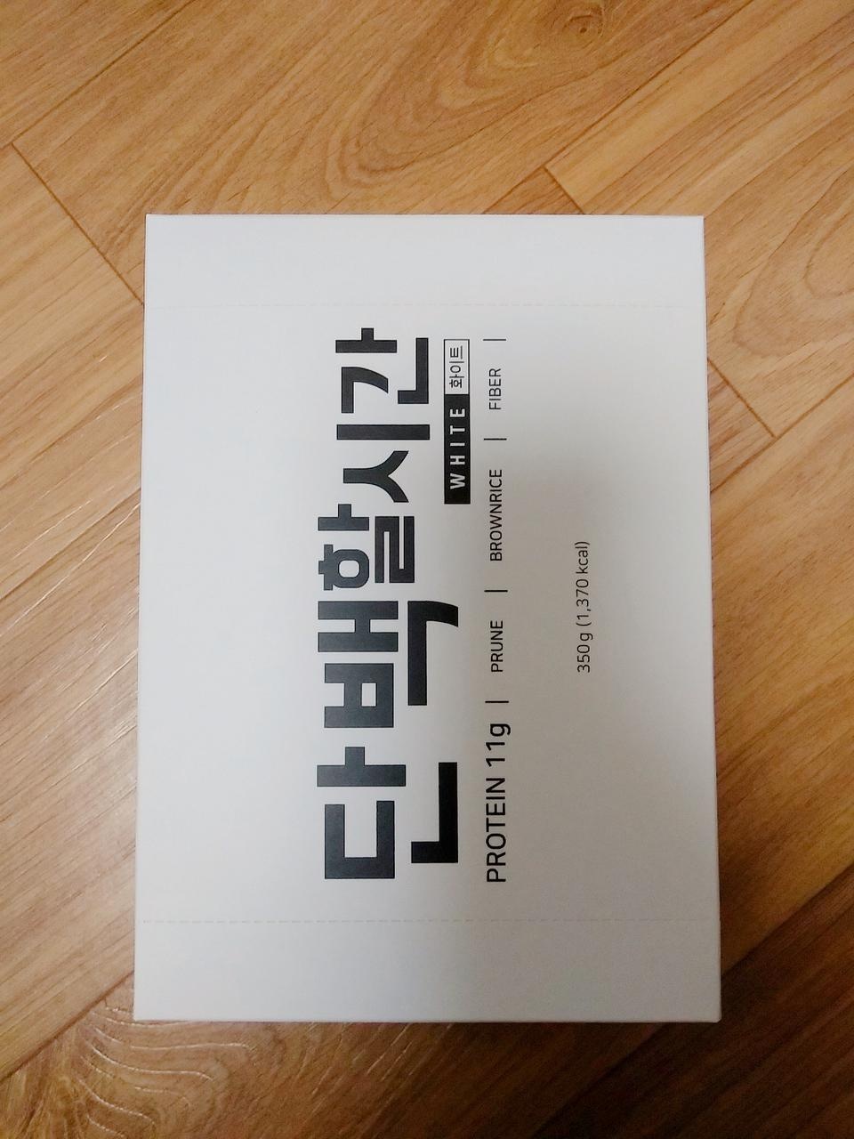 화이트는 진리죠 특가일 때 얼른 쟁였어요