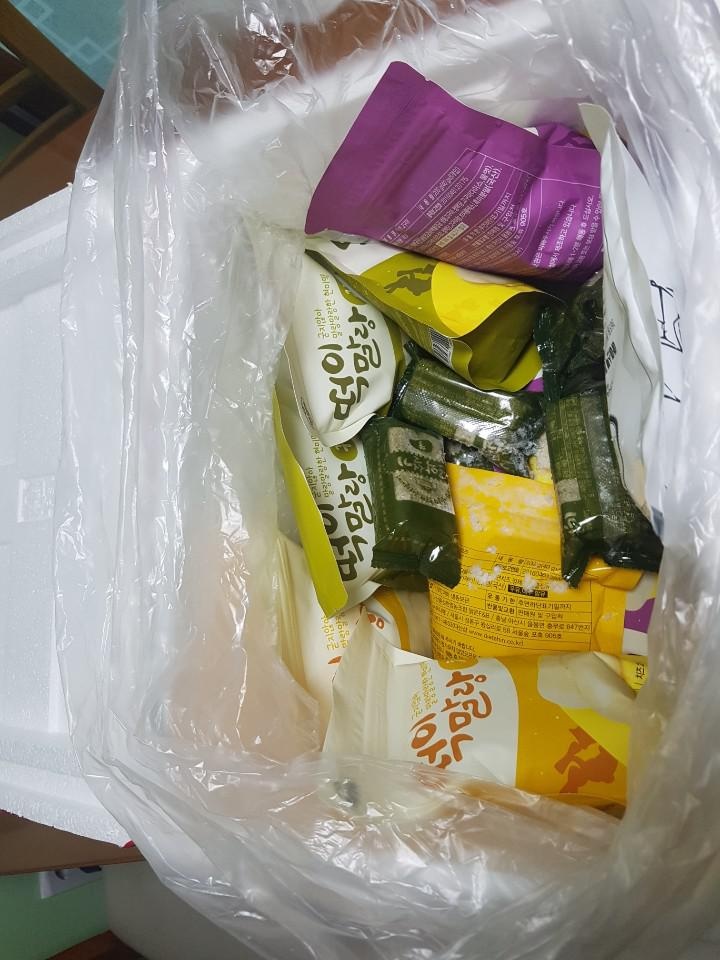 쫀득하고 맛있어요 따뜻하게돌령석지않아도 쫀쫀하니맛있어서 아침에 들고가서버스기다리면서 먹기에딱좋아...
