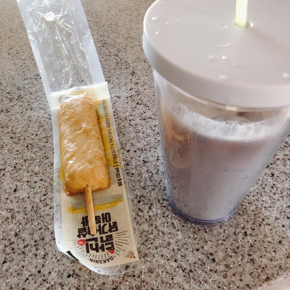 맛있어용! 일반 어묵바보다는 살짝
푸석하다고해여하나? 그래도 거슬릴정도는
아니고 가격만 유지해주신다면...