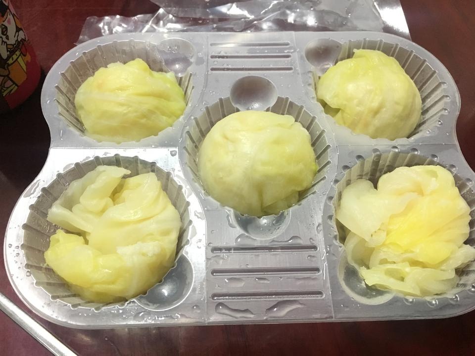 색다른 만두 양쌈볼~ 할인해서 구입 했는데
후기도 좋아서 11개나 구입 했는데 맛은 괜찮은데 전자렌지 돌...