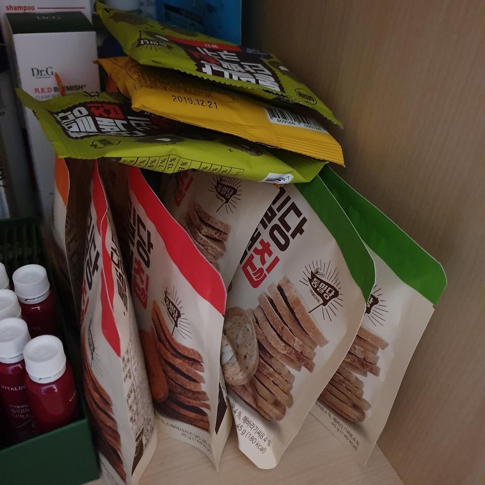 다이어트 간식치고 맛있어서  만족합니다.
한봉지도 다 먹진 못하지만 입의 심심함을 덜어주네요~