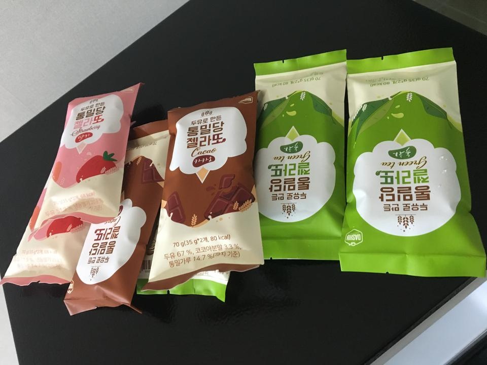 임신하고 아이스크림이 넘땡기는데
몸에안좋아서 이걸로 먹어볼라구요
녹차맛 하나먹어봤는데 그럭저럭 맛있...