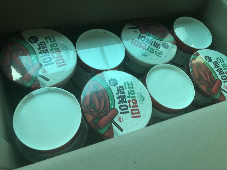 일단 완전 총알배송 하루만에 왔구요 ㅋㅋ 아 이거 생각보다 진짜 맛있어요 ㅋㅋ 매콤하니