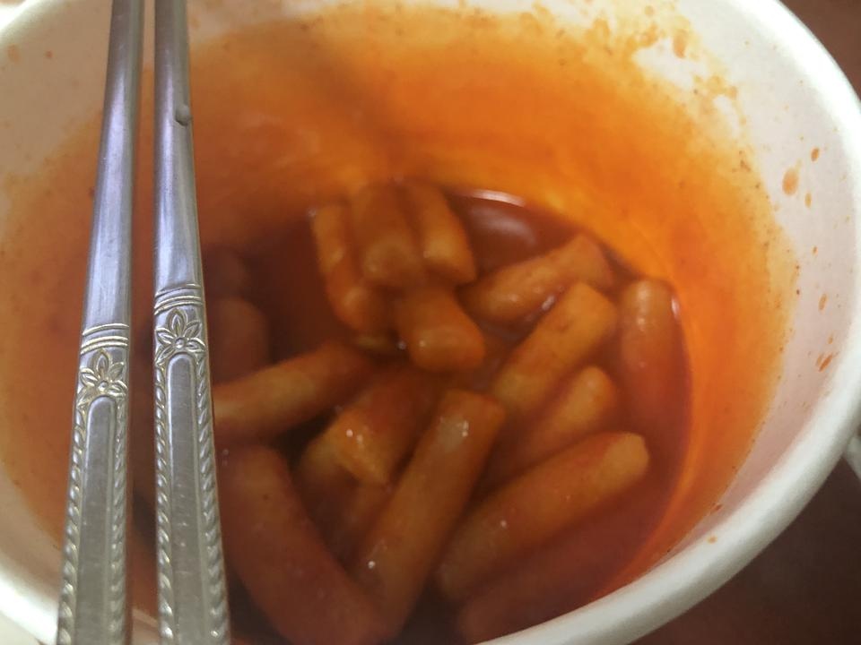 일단 완전 총알배송 하루만에 왔구요 ㅋㅋ 아 이거 생각보다 진짜 맛있어요 ㅋㅋ 매콤하니