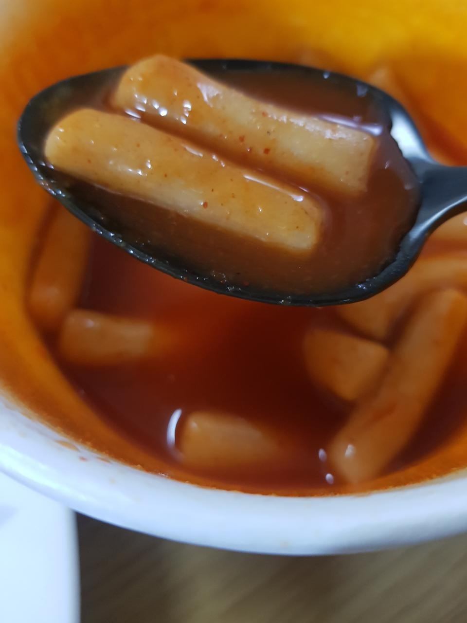 이거 다이어트용 맞나요ㅠ 너무 맛있어요. 추억의 국물떡볶이 맛이예요. 어묵이랑 떡이랑 이것저것 사서 저...