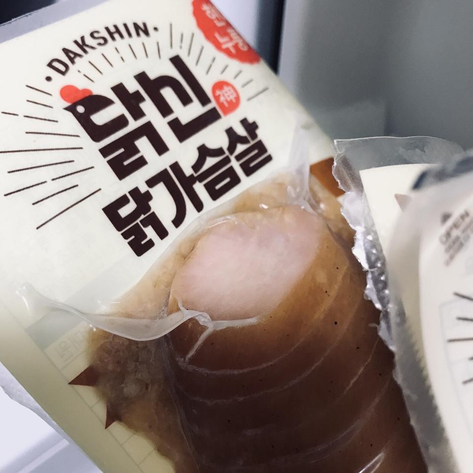 아직 먹기전이지만 누룽지맛이라 기대중입니다 꽝꽝 잘 얼어서왔어요