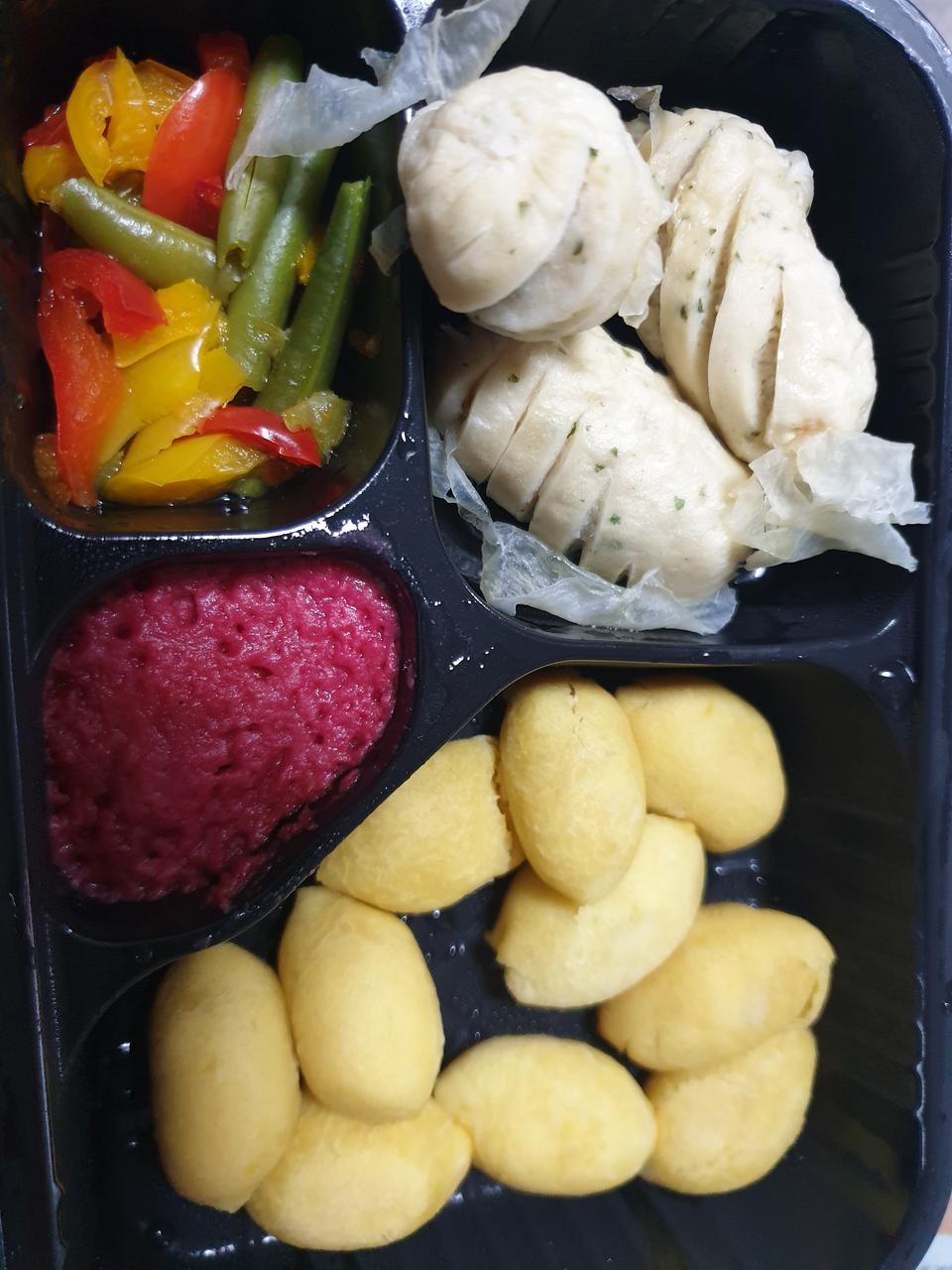 고구마랑 닭가슴살 소시지 진짜 흠잡을데 없이 맛있네요

닭가슴살 소시지가 이렇게 탱글탱글하고 냄새없는...