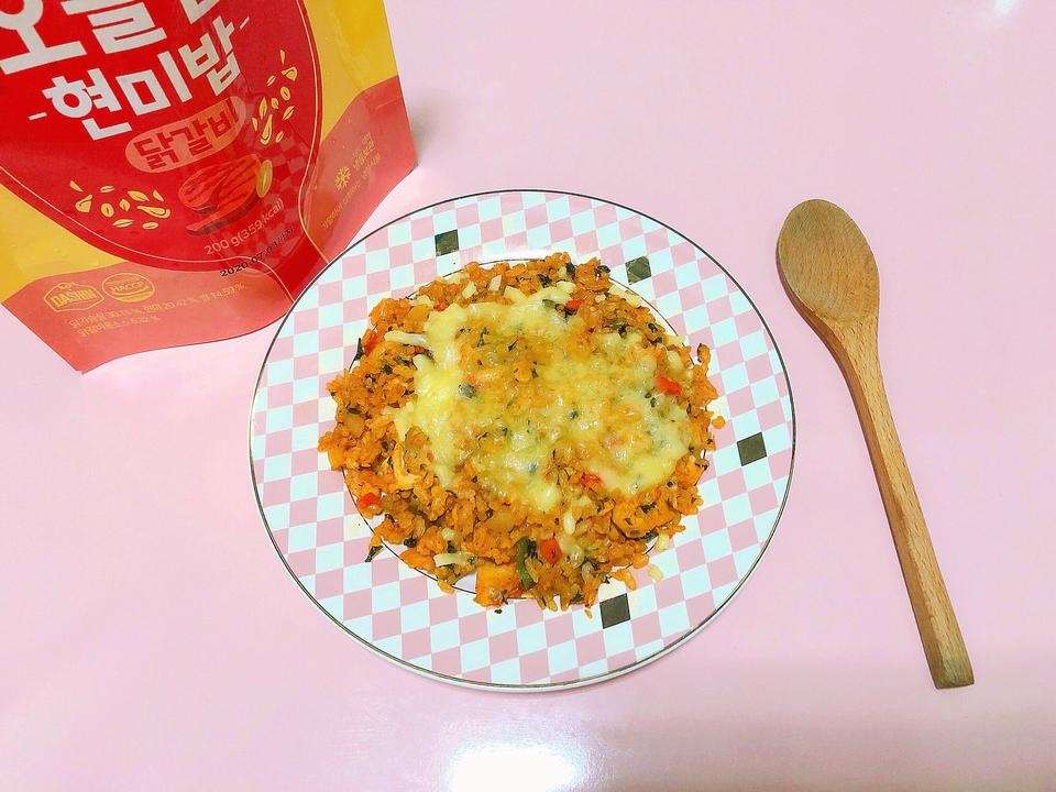 보관하기도 편한데 볶음밥안에 닭고기도 듬뿍들어가 있어서 좋았어요ㅎㅎ 치즈올려서 먹으니까 너무 맛있었...