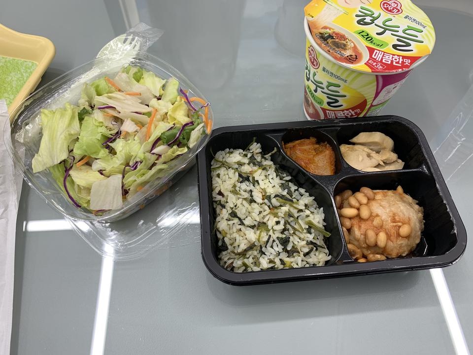 두번째 구매예요
한 다섯사지 브랜드 먹어봤는데 구성도 좋고 맛도 좋은거같아용