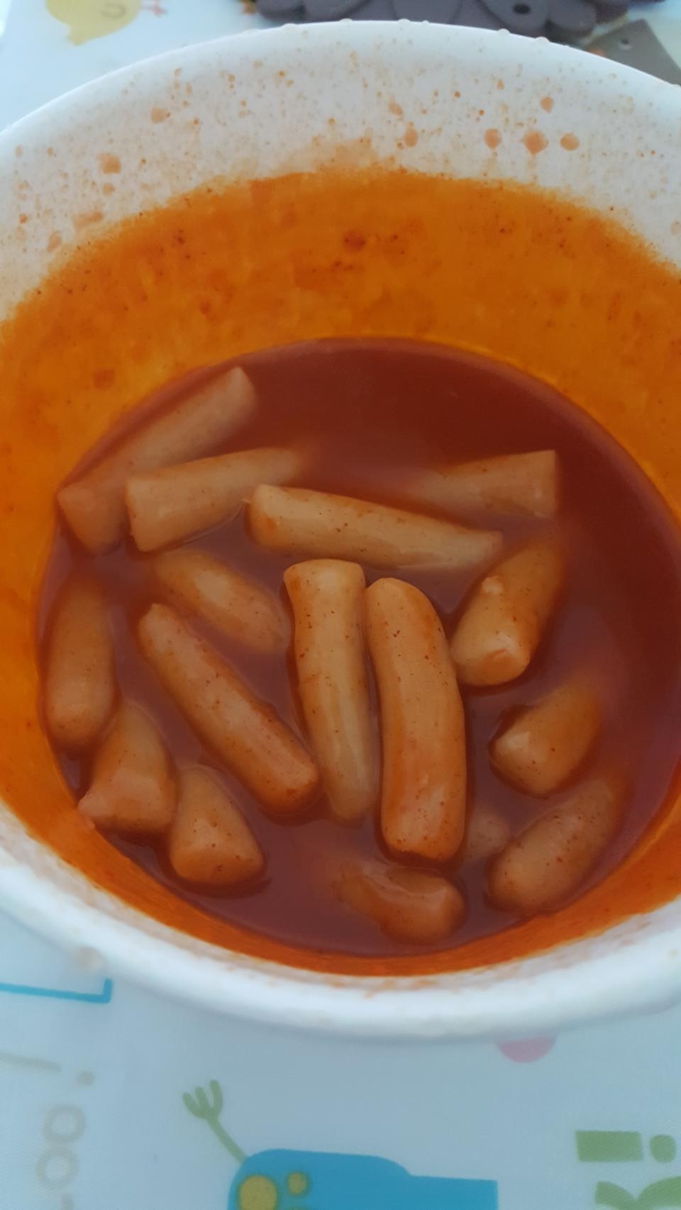 첨엔 싱겁다라고 느꼈는데 마지막엔 맛있다고 느껴지는 신비한 떡볶이네요ㅎㅎ