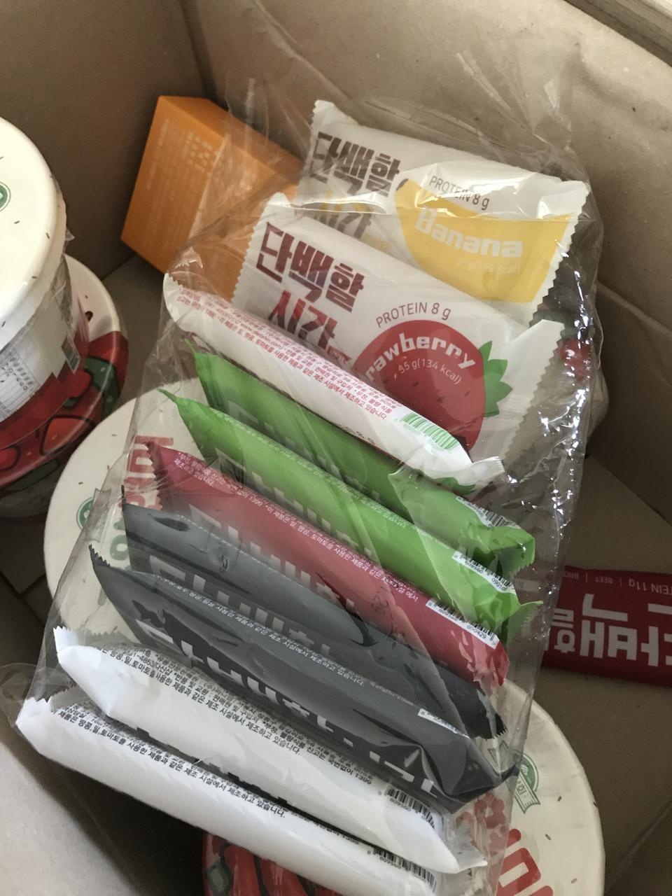 생각보다 너무 딱딱하긴 한데 진짜 달지않네요 칼로리도 적고 좋은듯해요