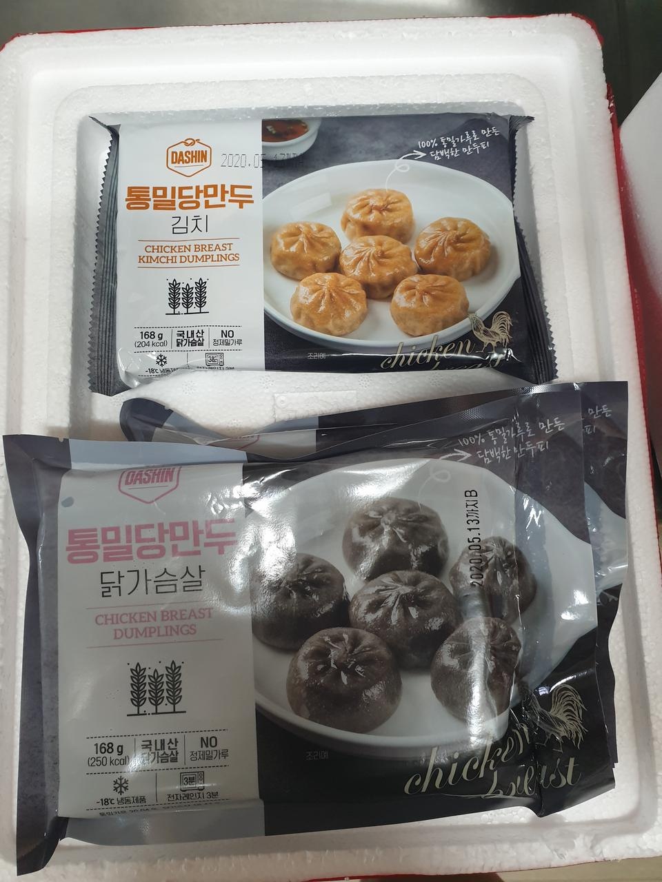 김치만두는 좀 매운데 넘 맛있어요