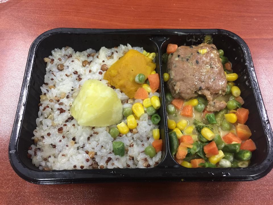 회사에서 도시락 먹는데 먹은것 중에서 제일 맛있는것 같아요. 레전드급