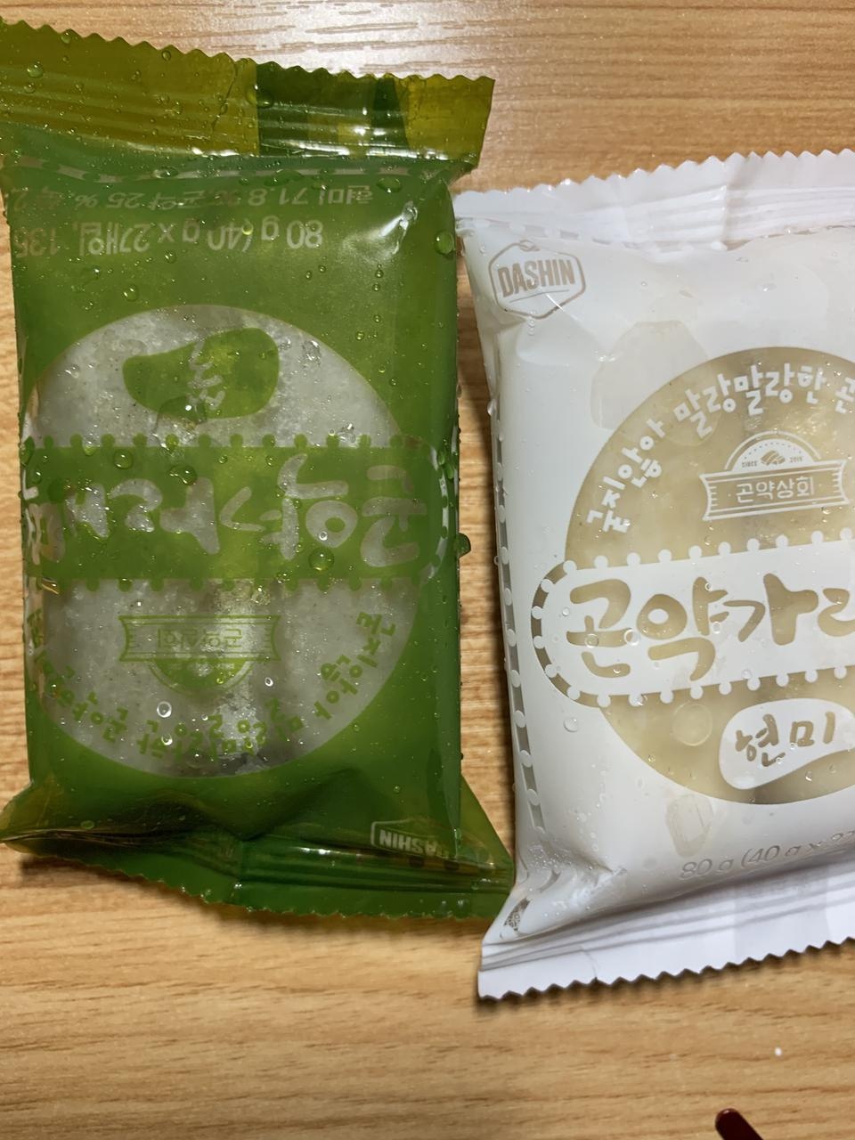 사은품으로 하나왔는데 너무 맛있어서 시켰어요 배송빠르고 일반 떡이랑 맛 똑같아요