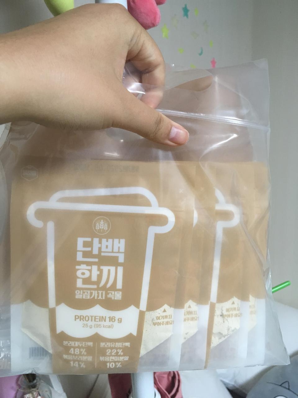 저는 이거 아몬드 브리츠에 타먹는데 바쁠때 하나씩 먹기 좋아요~~