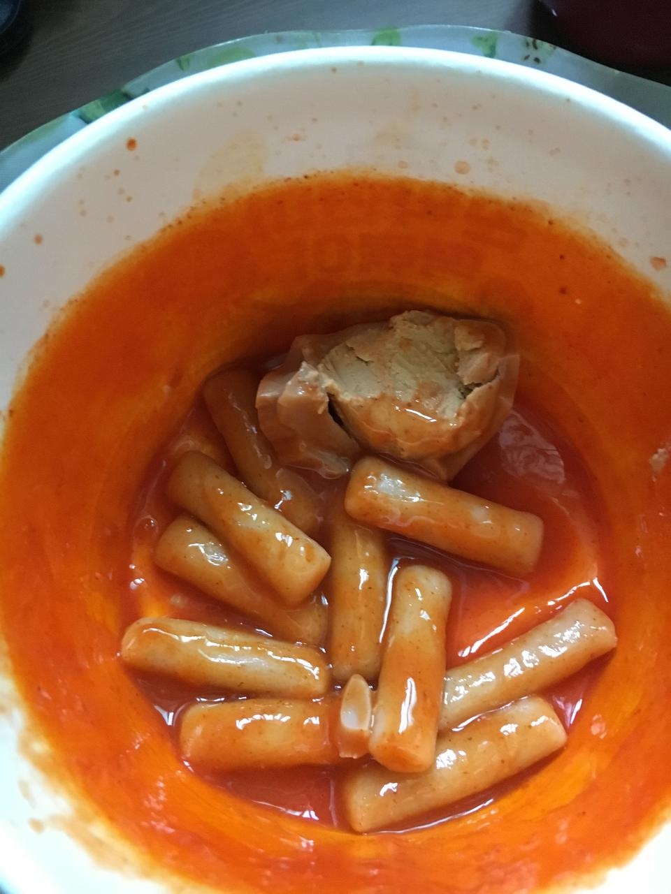 다이어트하면서 6개월간 떡볶이를 맛본적이 없었는데... 떡볶이 맛을 잊을뻔했지만 이렇게라도 먹는건 정말 ...