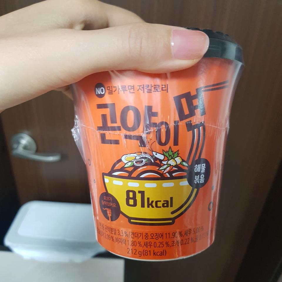 배송 짱빨라요! 맛은 비빔면밖에 안먹어봣는데 살짝 쓴맛(녹차때문인듯)빼고는 나름 먹을만합니다~~