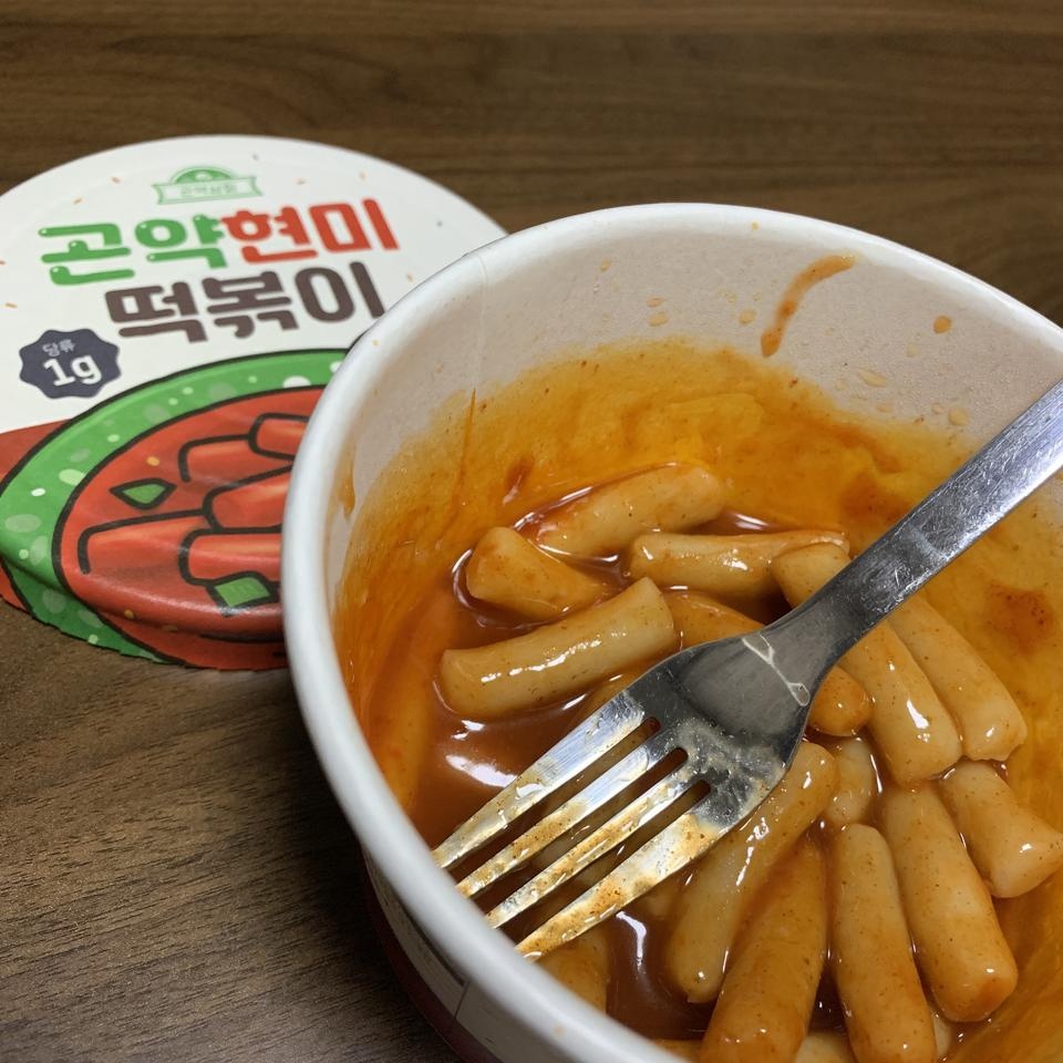 떡볶이가 너무너무 먹고싶은데 완벽하게 충족되는 맛이에요
아무래도 떡의 식감은 밀떡쌀떡만 못하다고 느낄...