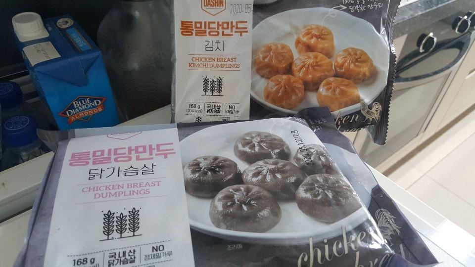 만두 너무좋아하는데 닭가슴살만두는 많지만 통밀로 된건없엇는데 좀더안심하고 맛있게 다이어트할수있을거...