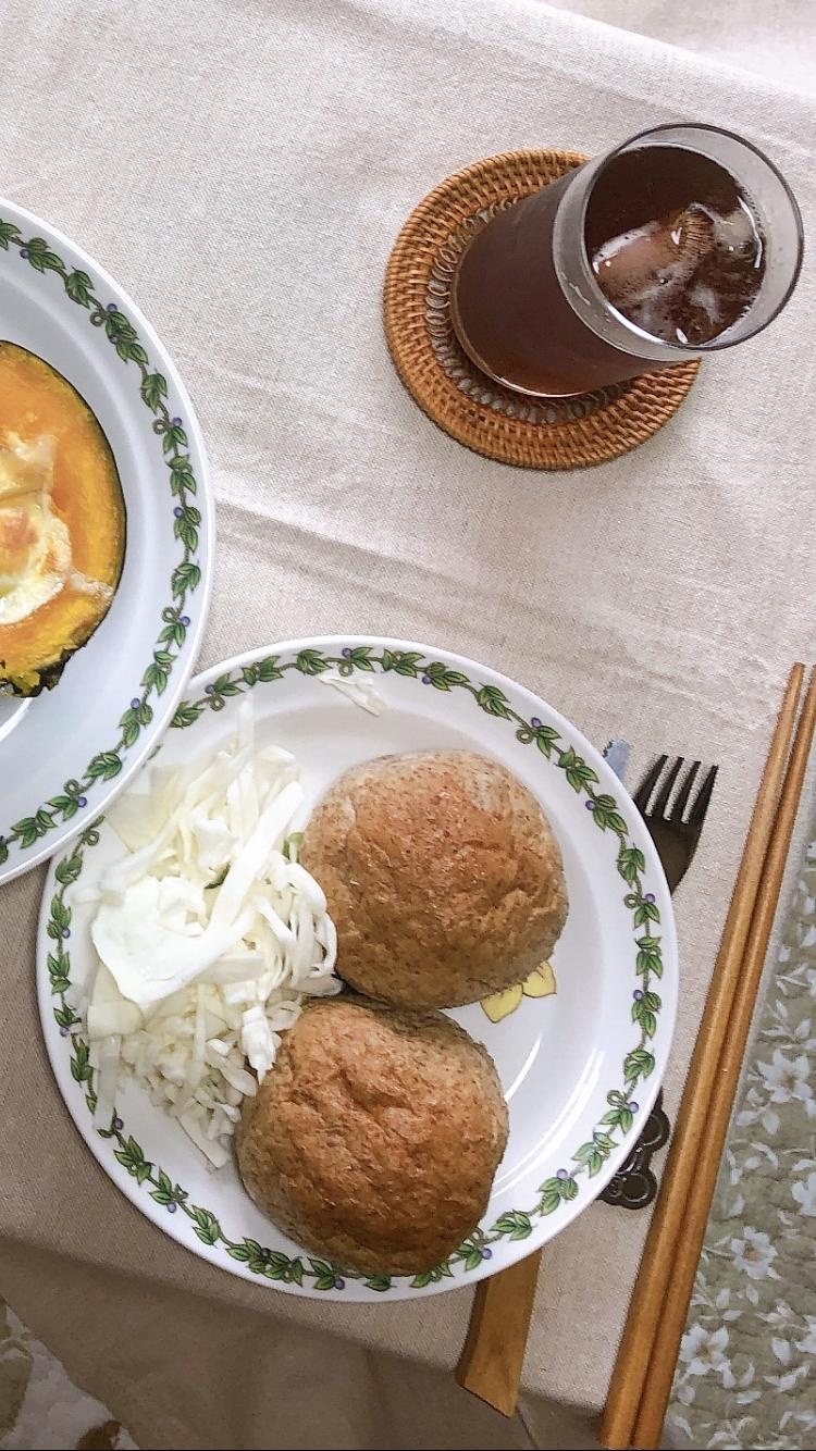 우선 배송도 빠르고 
모닝빵이라 그냥 먹어도 맛있고 안에다가 호박찐거 으깨서 넣어먹어도 맛있네요 
아침...
