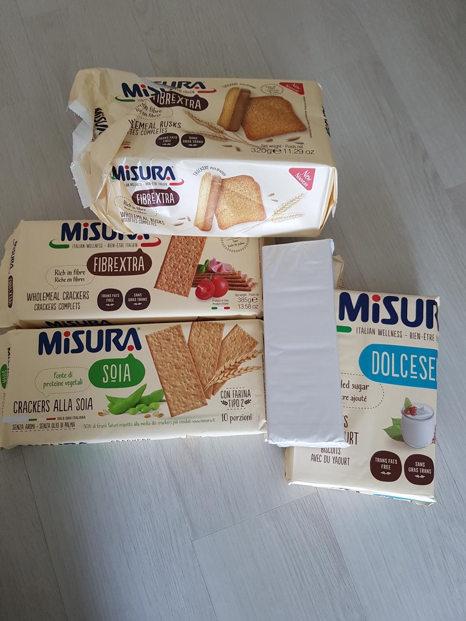 과자 각각 다 먹기좋은 맛이에요 
다욧하느라
입 심심할때 조금씩 먹습니다