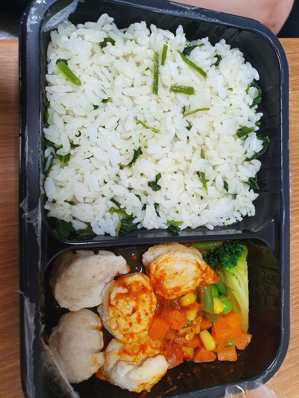 예전에 주문하고 처음먹었어요 이정도 맛이면 안질릴꺼같아요 맛있어요 또주문할께요