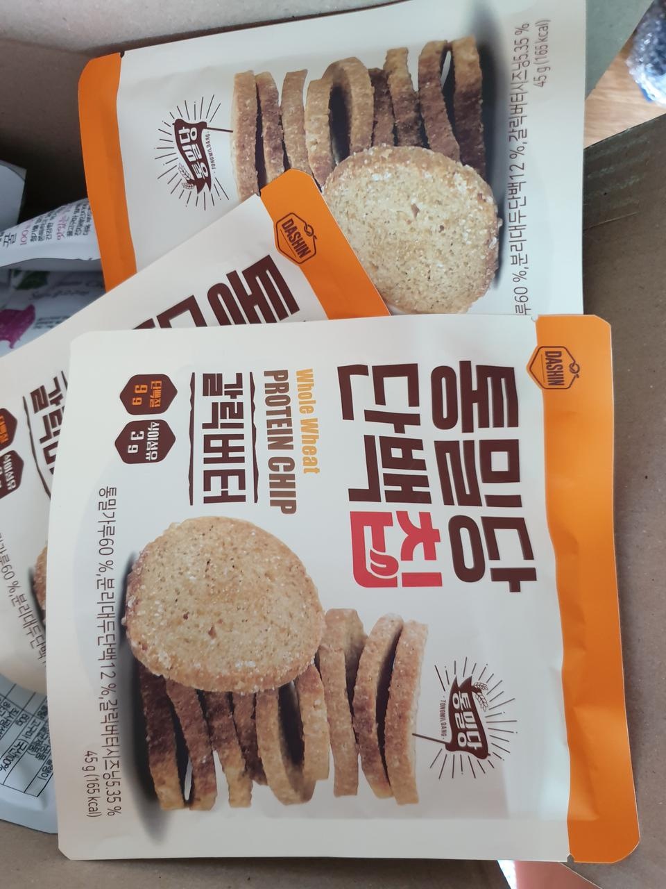 과자를 좋아해서 다이어트 어쩌나 고민하다가 구입했어요  힘들때 한번씩 좋아요